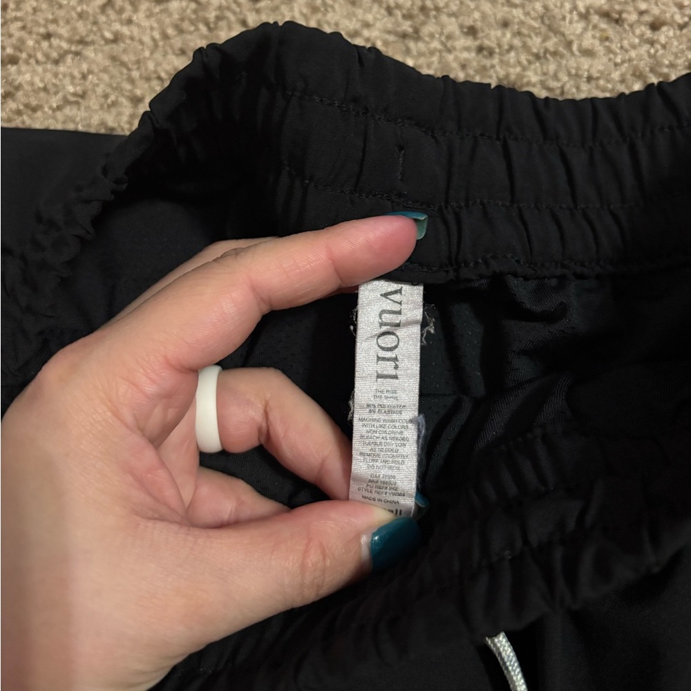 Vuori Women's Clementine Shorts 2.0 Size XS - Picture 3 of 5